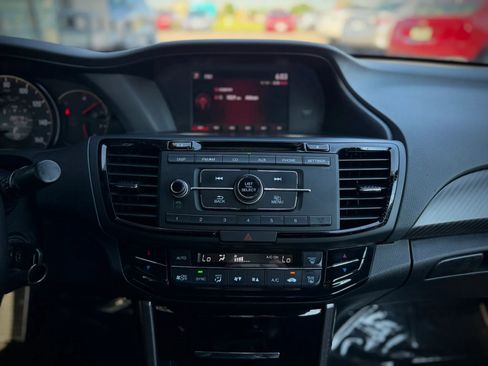 Used 2017 Honda Accord Sport image 10