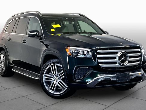 Used 2024 Mercedes-Benz GLS 450 4MATIC image 3