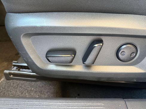 Used 2025 Nissan Rogue SV FWD image 22