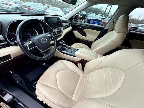 Used 2022 Toyota Highlander XLE image 22
