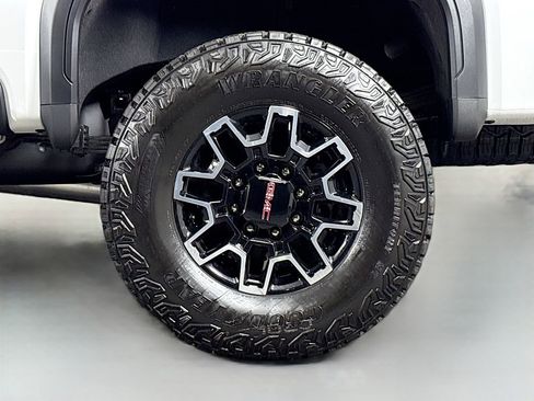 New 2026 GMC Sierra 2500 AT4X image 32