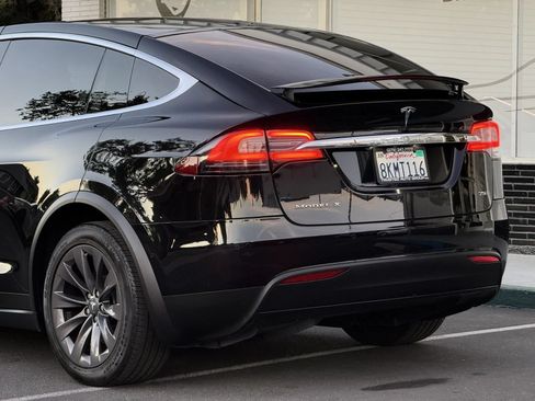Used 2018 Tesla Model X 75D AWD/4WD image 7