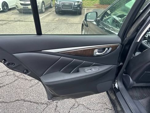 Used 2018 INFINITI Q50 Luxe w/ Essential Package (3.0T Luxe) AWD/4WD image 10