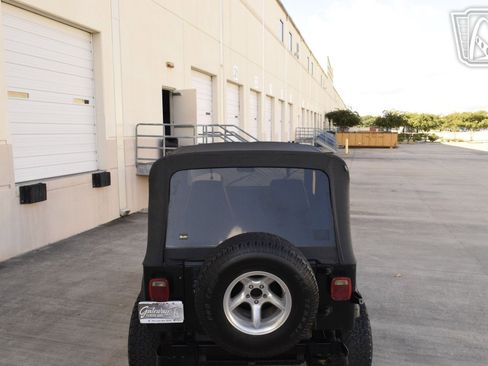 Used 1993 Jeep Wrangler 4WD image 10