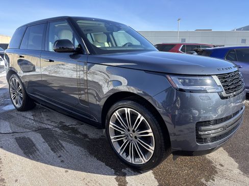 New 2025 Land Rover Range Rover SE image 3