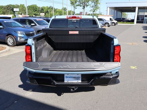 Used 2025 Chevrolet Colorado Z71 AWD/4WD image 13