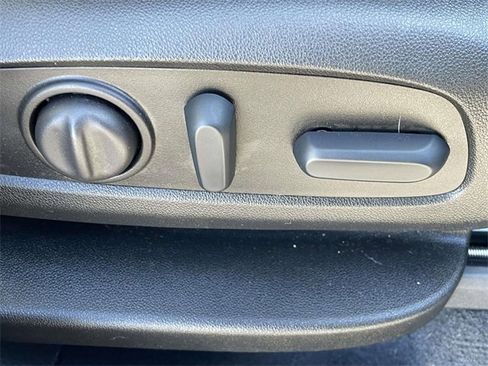 Used 2023 Chevrolet Traverse RS image 19