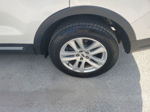 Used 2018 Ford Explorer XLT w/ Equipment Group 202A image 19