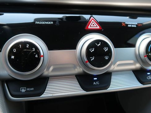 Used 2019 Hyundai Elantra SEL image 33