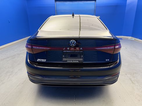 Used 2025 Volkswagen Jetta SE w/ Sunroof Package FWD image 6
