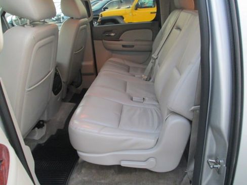 Used 2012 GMC Yukon XL SLT w/ SLT-2 Equipment Package image 12