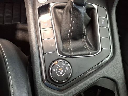 Used 2022 Volkswagen Tiguan SE AWD/4WD image 25