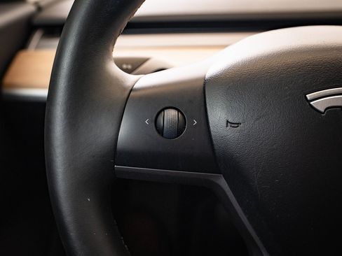 Used 2018 Tesla Model 3 Long Range image 23