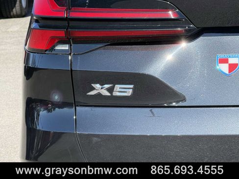 Used 2024 BMW X5 xDrive50e image 33