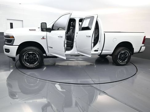 Used 2026 RAM 2500 Laramie AWD/4WD image 34