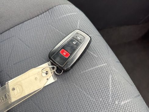 Used 2020 Toyota RAV4 XLE image 39