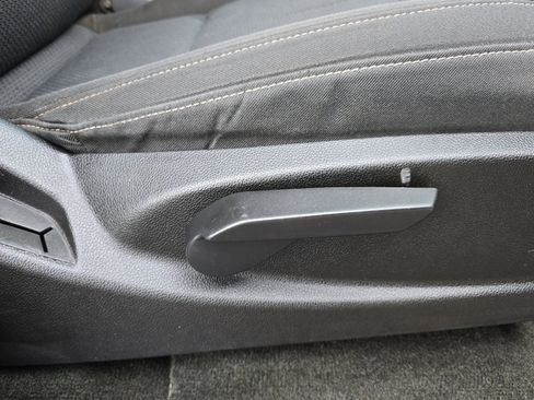 Used 2016 Chevrolet Colorado LT w/ LT Convenience Package image 21