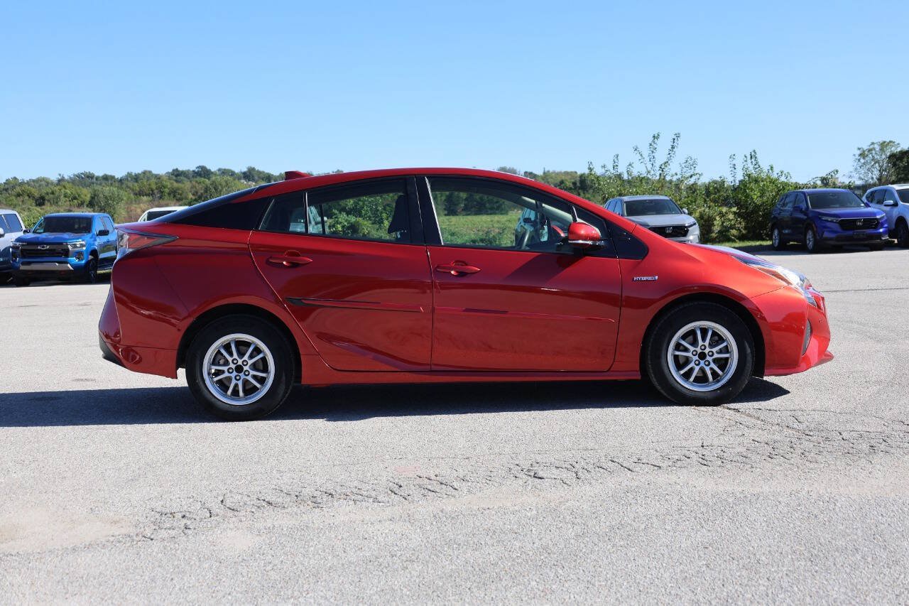 Used 2017 Toyota Prius Two w/ Prius Two Safety Plus Package FWD image 7