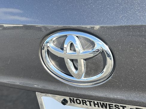 Used 2022 Toyota Highlander XLE image 8