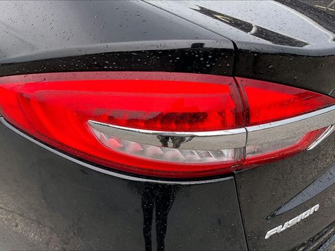 Used 2019 Ford Fusion SE FWD image 28