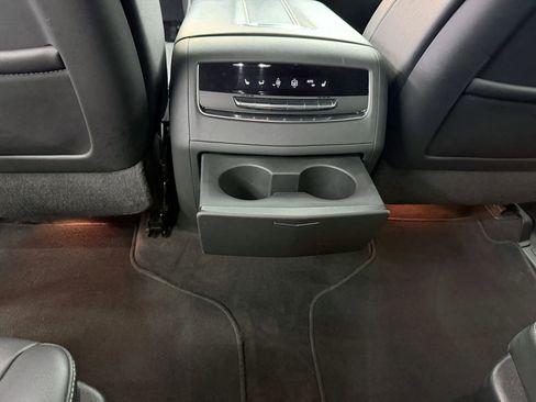 Used 2022 Cadillac Escalade ESV Luxury RWD image 59