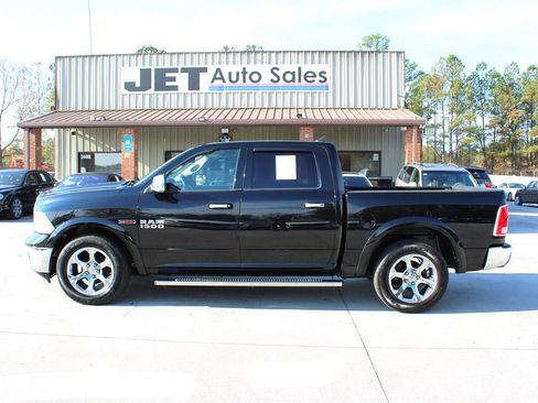 Used 2014 RAM 1500 Laramie w/ Convenience Group image 4