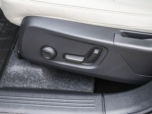 New 2026 Volvo XC40 B5 Plus w/ Protection Package Premier image 30