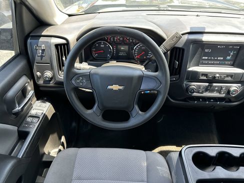 Used 2018 Chevrolet Silverado 1500 Custom w/ Custom Value Package RWD image 13
