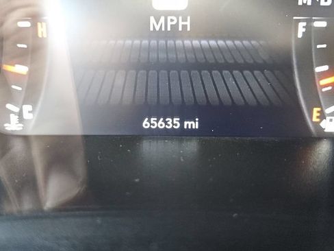 Used 2019 Dodge Challenger SXT RWD image 22