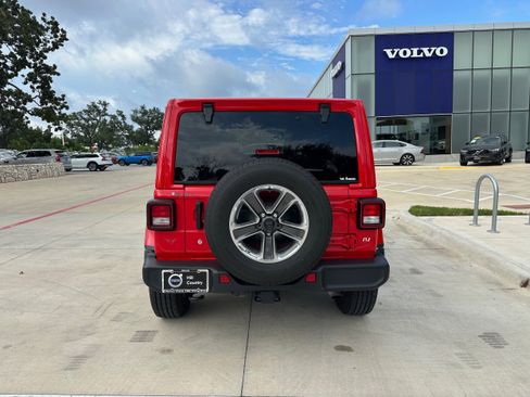 Used 2019 Jeep Wrangler Unlimited Sahara image 5