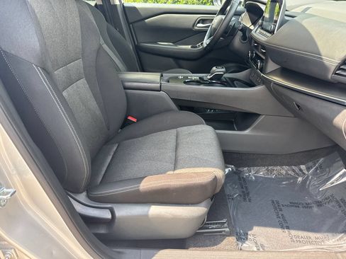Used 2025 Nissan Rogue SV FWD image 13