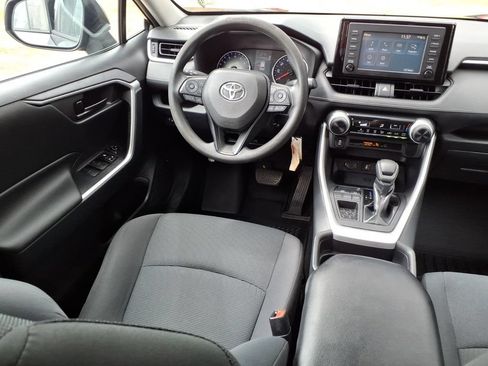 Used 2019 Toyota RAV4 LE FWD image 6