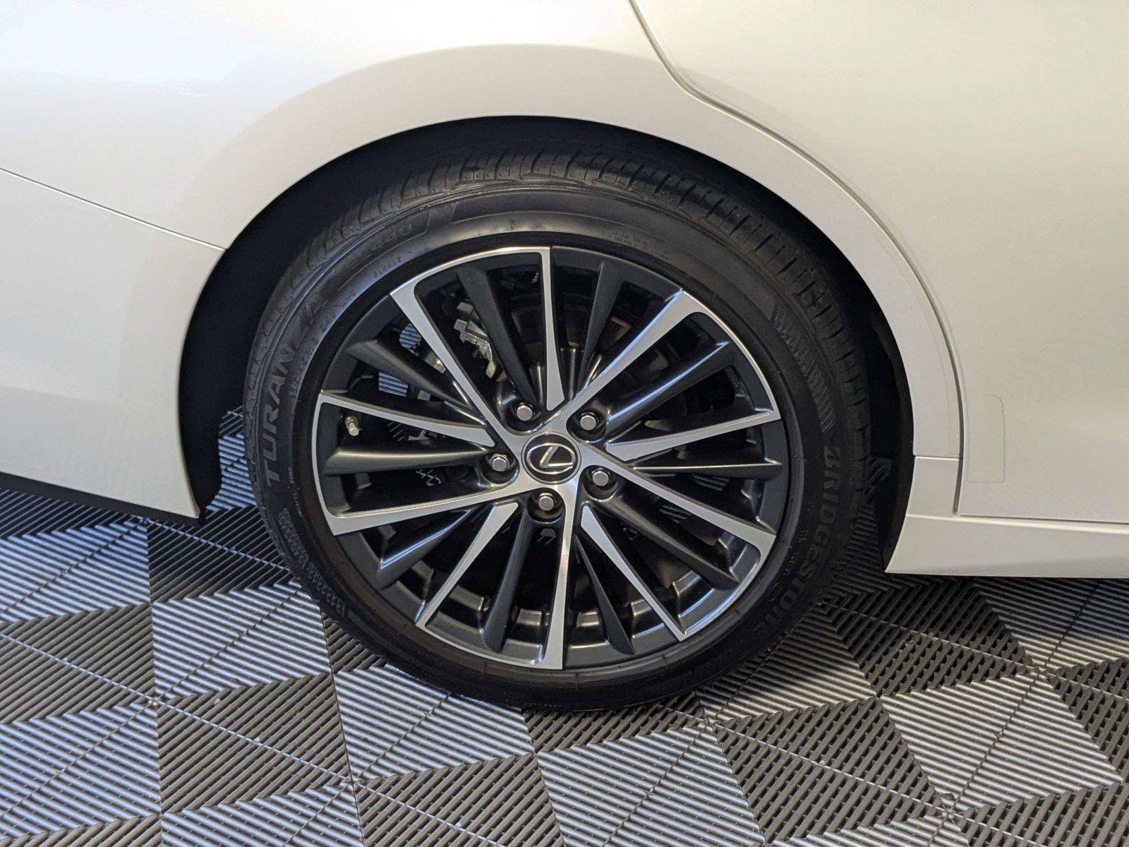 Used 2025 Lexus ES 350 w/ Premium Package FWD image 8