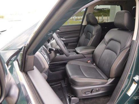 Used 2025 Nissan Pathfinder SL w/ SL Premium Package FWD image 10