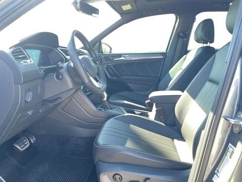 New 2024 Volkswagen Tiguan SE R-Line image 9