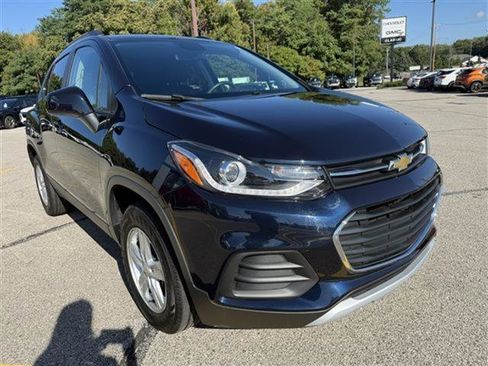 Certified 2022 Chevrolet Trax LT w/ LT Convenience Package image 9