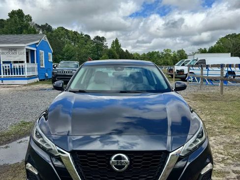 Used 2021 Nissan Altima 2.5 SV FWD image 3
