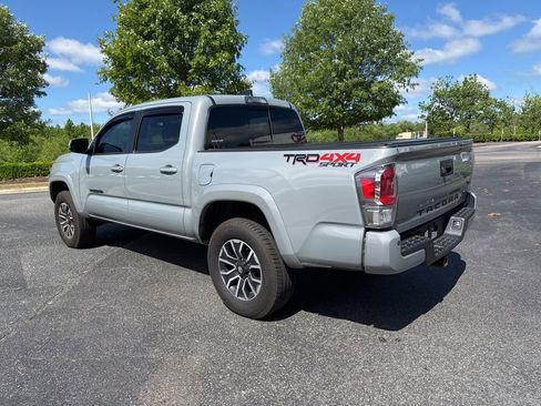 Used 2021 Toyota Tacoma TRD Sport w/ Technology Package AWD/4WD image 4