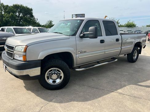 Used 2006 Chevrolet Silverado 2500 LT w/ Heavy-Duty Power Package RWD image 81