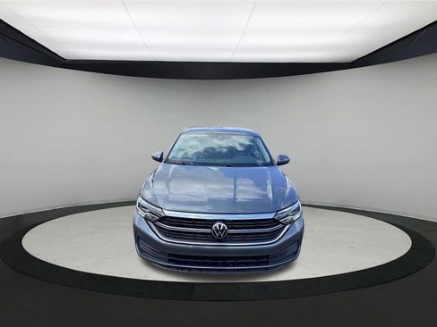 Used 2024 Volkswagen Jetta SE image 3