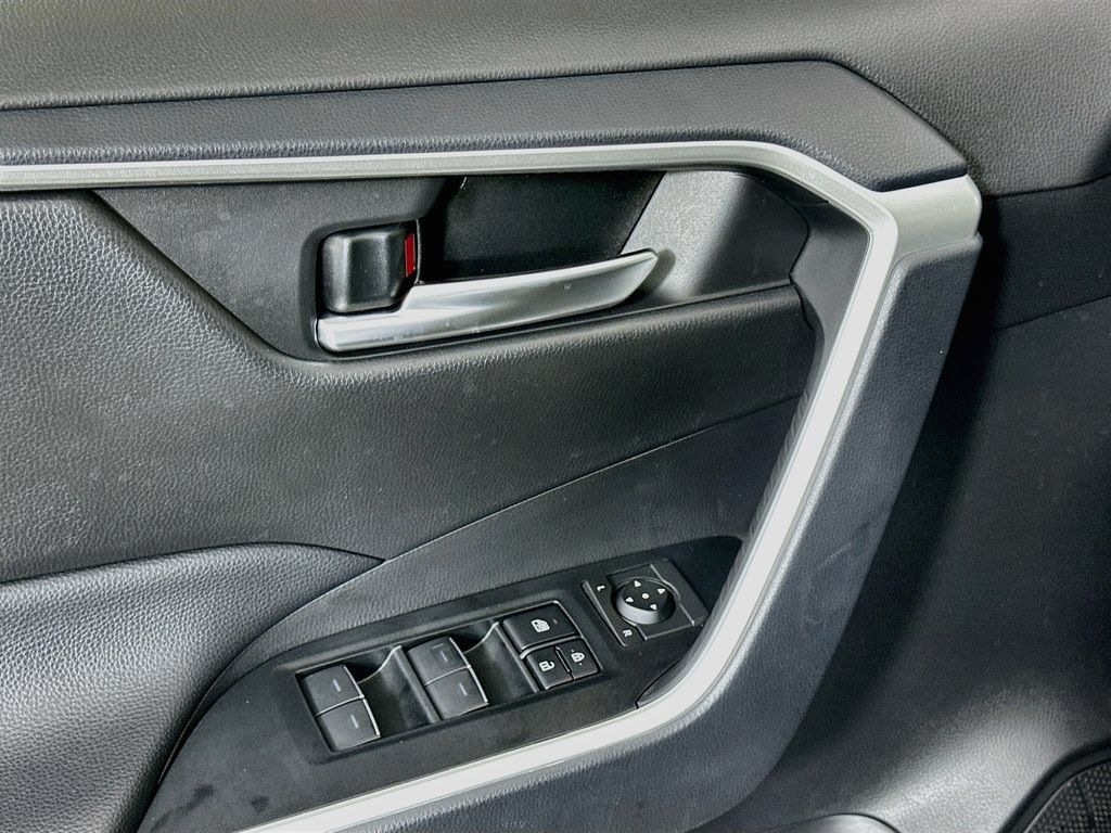 Certified 2025 Toyota RAV4 XLE w/ Convenience Package FWD image 18