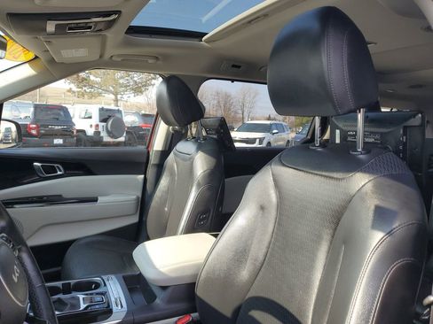 Used 2022 Kia Carnival SX Prestige image 10