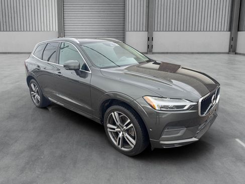 Used 2018 Volvo XC60 T6 Momentum w/ Vision Package image 27