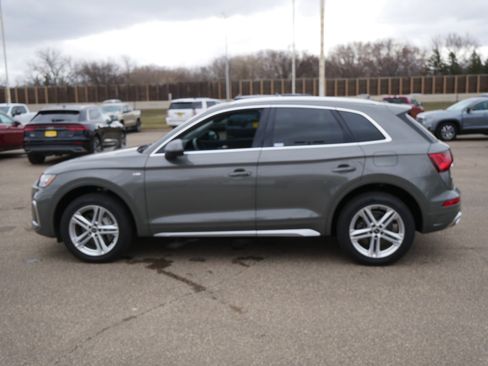 Used 2023 Audi Q5 e Premium w/ Convenience Package AWD/4WD image 4