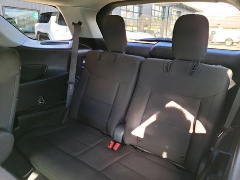 Used 2020 Ford Explorer XLT w/ Comfort Package image 19