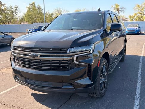 Used 2022 Chevrolet Suburban RST w/ Luxury Package AWD/4WD image 2