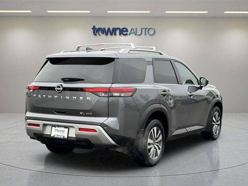 Used 2024 Nissan Pathfinder SL image 5