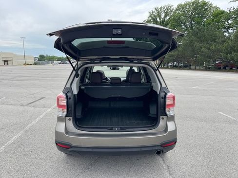 Used 2018 Subaru Forester 2.5i Touring w/ Popular Package #3B AWD/4WD image 19