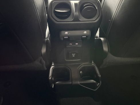 Used 2020 Jeep Gladiator Overland AWD/4WD image 35