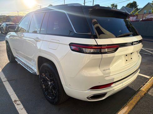 Used 2022 Jeep Grand Cherokee Summit AWD/4WD image 3